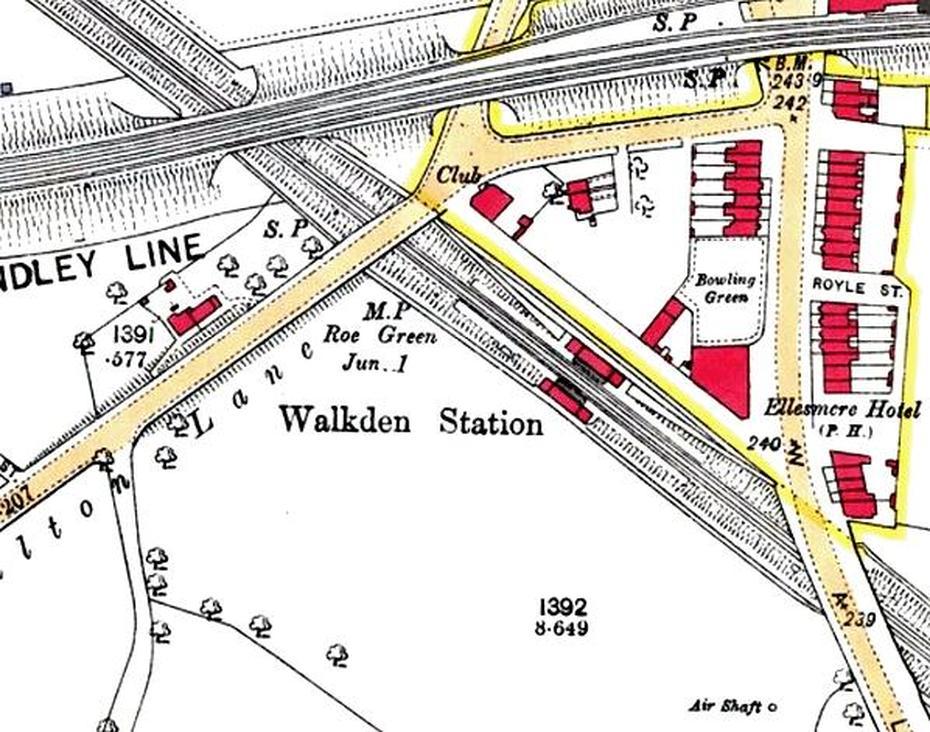 Disused Stations: Walkden Low Level Station, Walkden, United Kingdom, United Kingdom Europe, Physical  United Kingdom